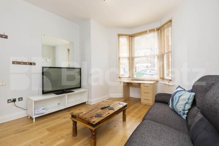 Modern Apartment Suitable for Sharers Stanlake Road, Shephrerds Bush